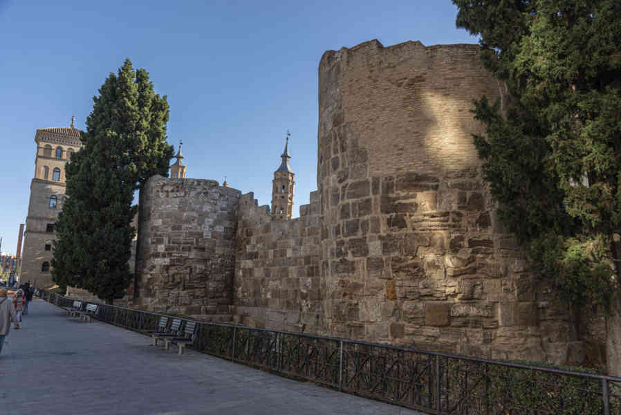Zaragoza 073 - murallas de Caesaraugusta.jpg